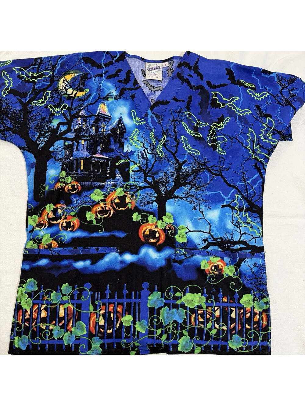 S.C.R.U.B.S. Y2K Halloween Haunted House Scrub Top Womens (Runs Large) Bats EUC